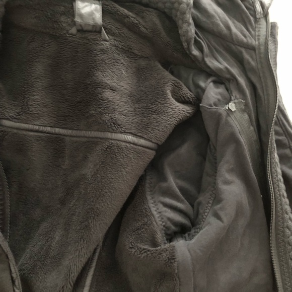 Lululemon coat - Picture 8 of 12